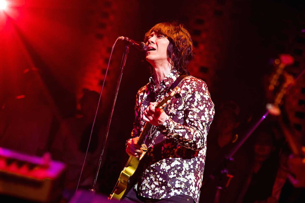 吉井和哉、赤レンガ倉庫で最新アルバム「STARLIGHT」再現