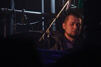 ヤマザキタケシ（Dr）（Photo by w.mdzk）