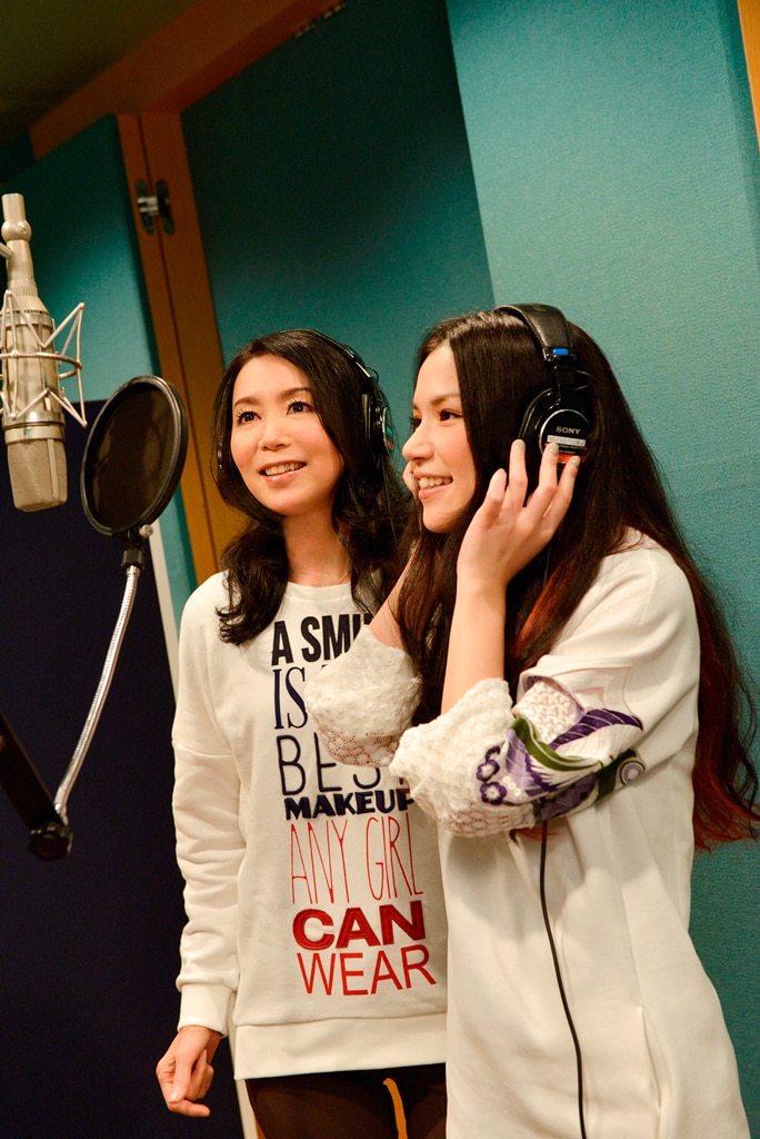 左から竹内まりや、Superfly。