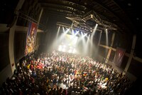 「hide FILM ALIVE ～hide Memorial Day 2015～」の様子。