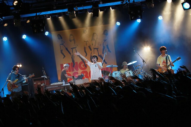 真心ブラザーズ「KING OF ROCK 20th」の様子。（photo by eri shibata）