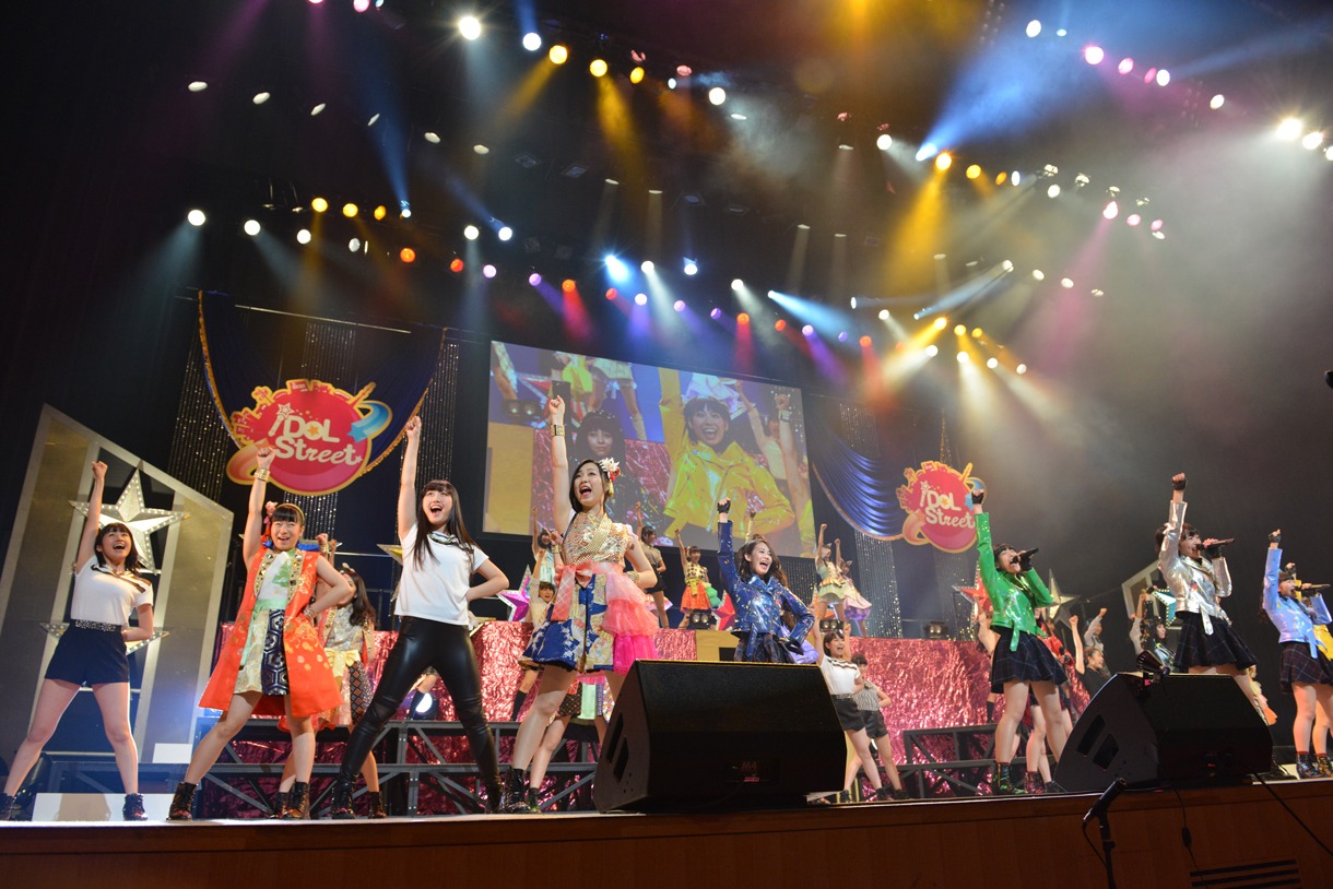 「iDOL Street Carnival 2015 ～GOLDEN PARADE!!!!!～」ライブの様子。