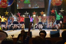 「iDOL Street Carnival 2015 ～GOLDEN PARADE!!!!!～」ライブの様子。