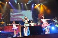 わーすたによるライブパフォーマンスの様子。