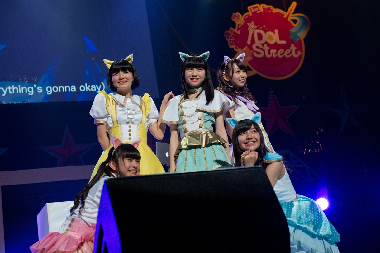 わーすたによるライブパフォーマンスの様子。