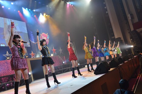 「iDOL Street Carnival 2015 ～GOLDEN PARADE!!!!!～」ライブの様子。