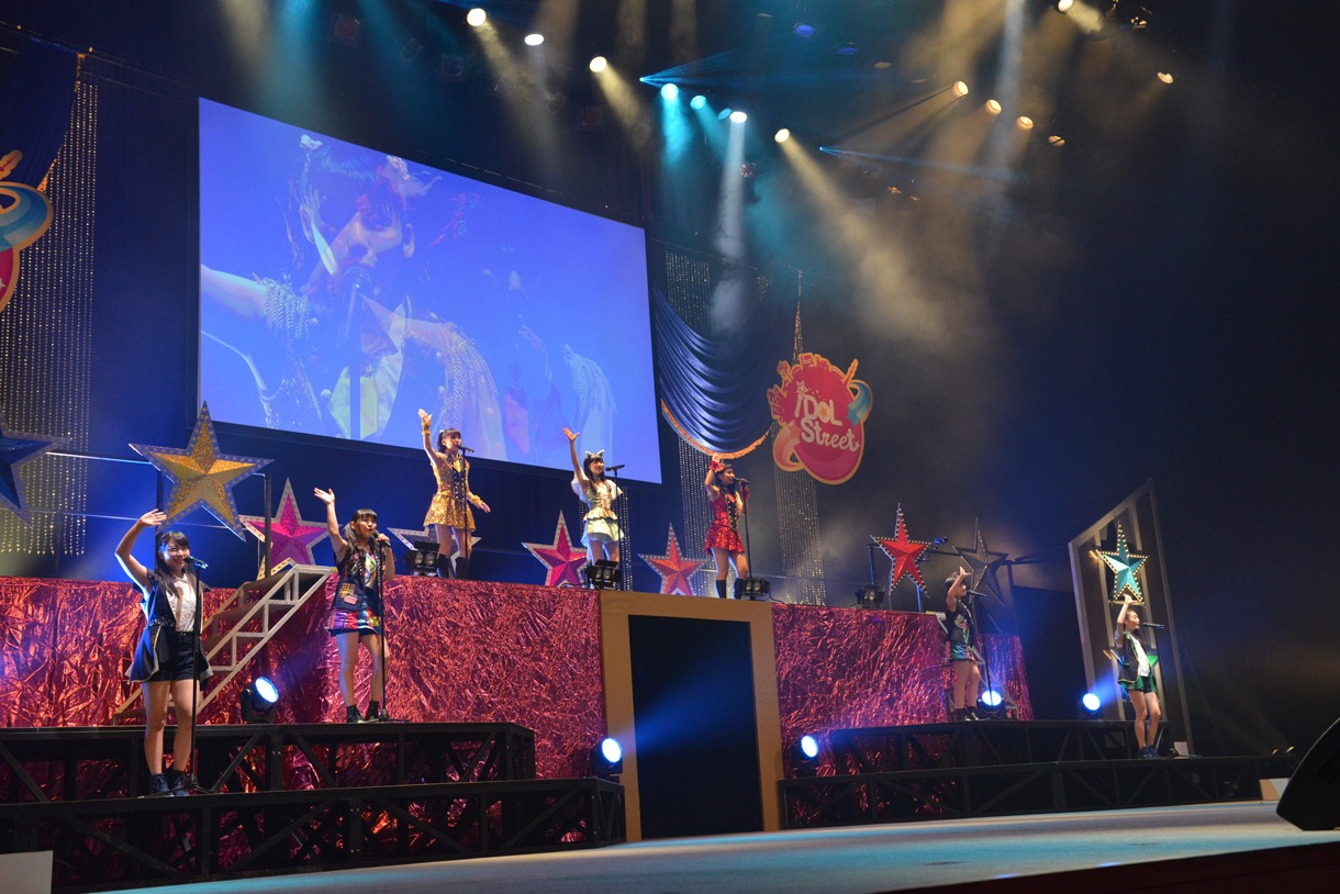 「iDOL Street Carnival 2015 ～GOLDEN PARADE!!!!!～」ライブの様子。