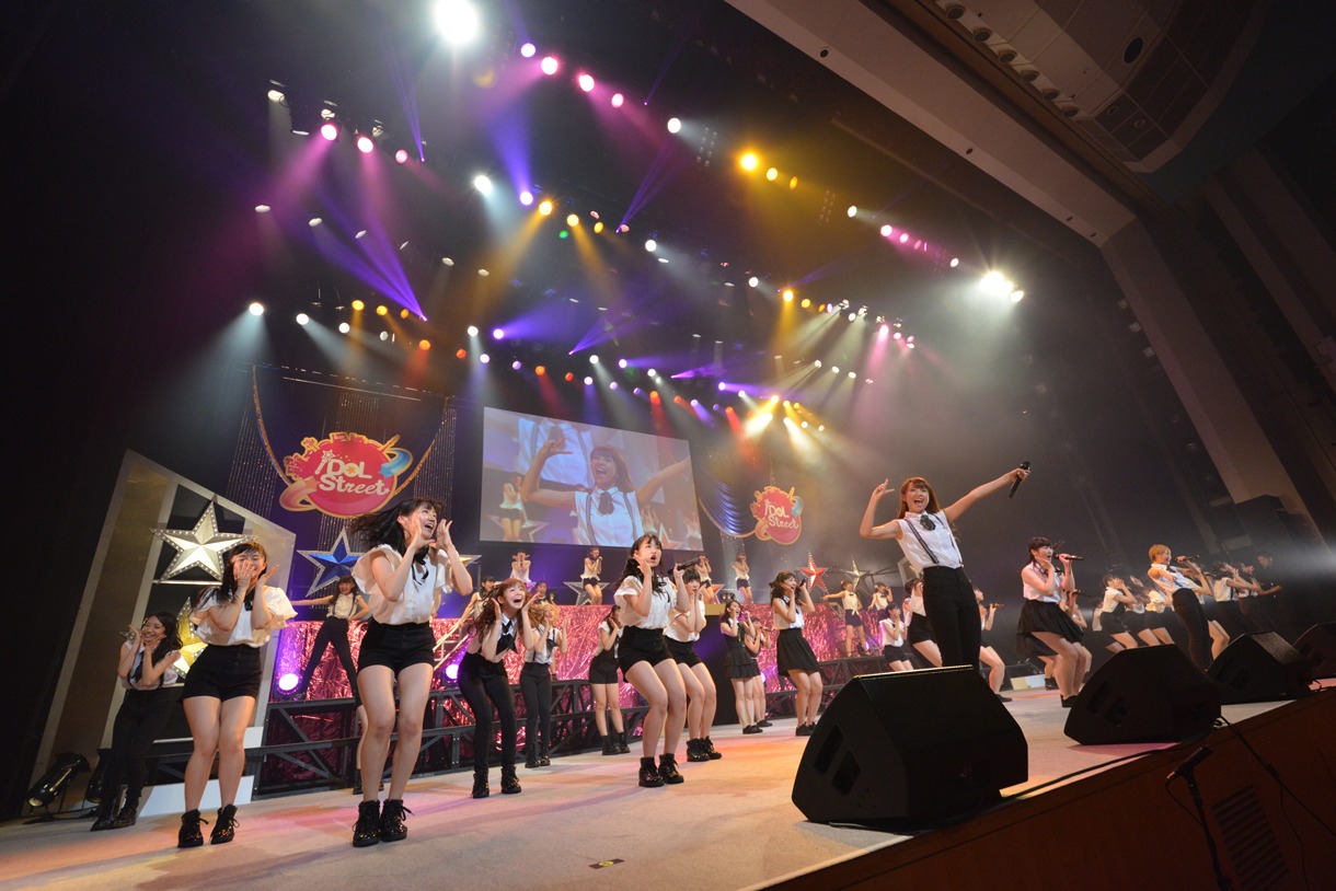 「iDOL Street Carnival 2015 ～GOLDEN PARADE!!!!!～」ライブの様子。