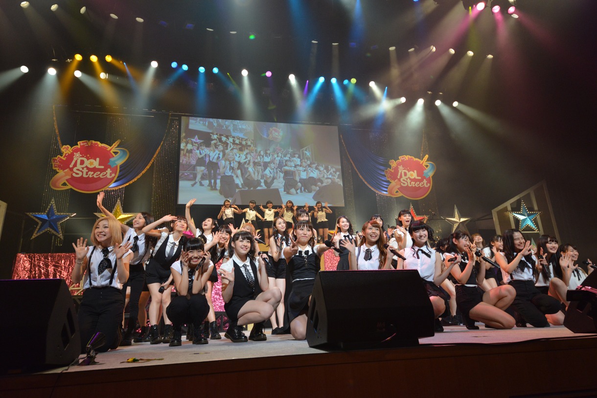 「iDOL Street Carnival 2015 ～GOLDEN PARADE!!!!!～」ライブの様子。