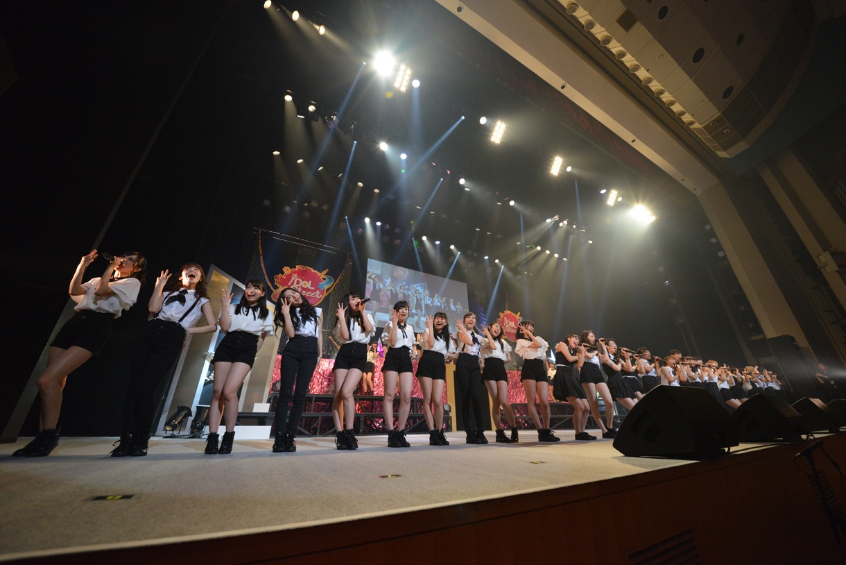「iDOL Street Carnival 2015 ～GOLDEN PARADE!!!!!～」ライブの様子。