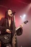 HYDE（Vo, G）（Photo by Shinsuke Ishikawa）