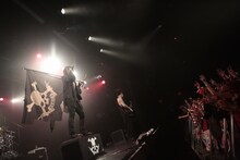 「VAMPS LIVE 2015 NY」の様子。（Photo by Shinsuke Ishikawa）
