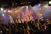 「Cheeky Parade LIVE HOUSE TOUR～Cheeky Boot Camp～」の様子。