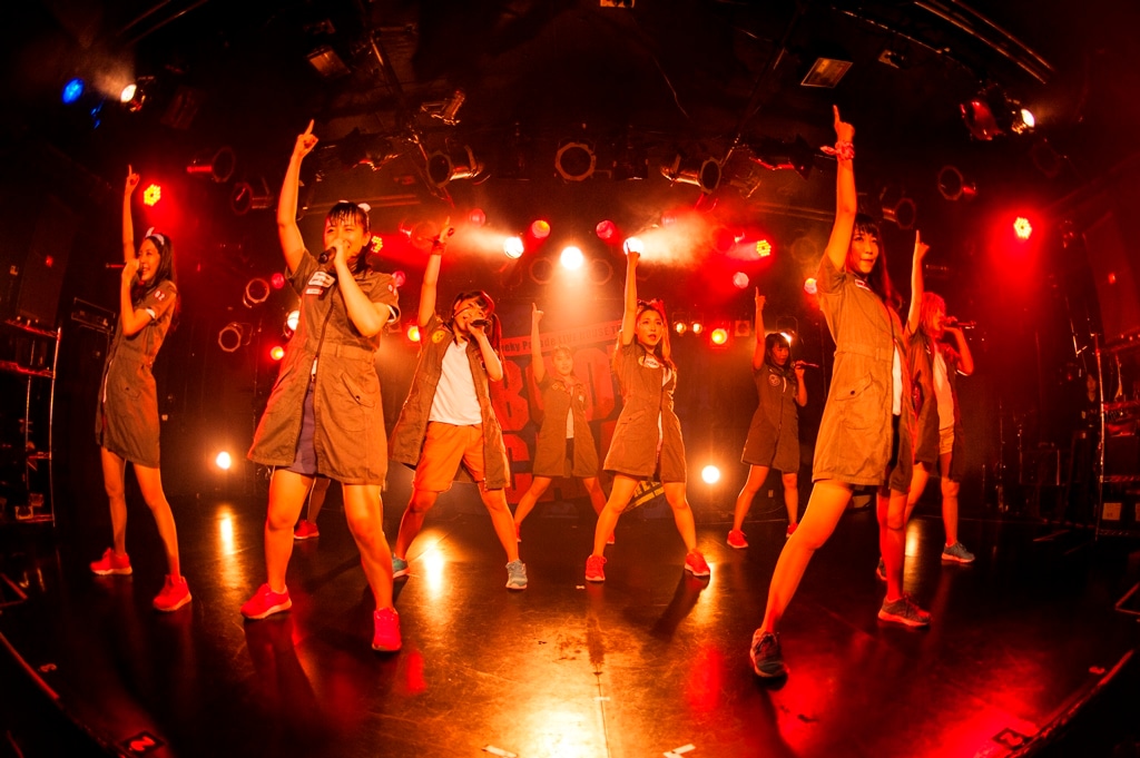 「Cheeky Parade LIVE HOUSE TOUR～Cheeky Boot Camp～」の様子。