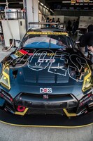 DOESのロゴをあしらったRUN UP SPORTSのレーシーングカー。（撮影：新保勇樹）