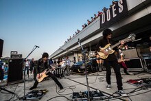 DOES（撮影：新保勇樹）