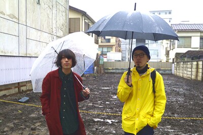 左から橋本薫（Helsinki Lambda Club）、下岡晃（アナログフィッシュ）。