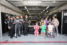 チームしゃちほことLEON RACINGの関係者。
