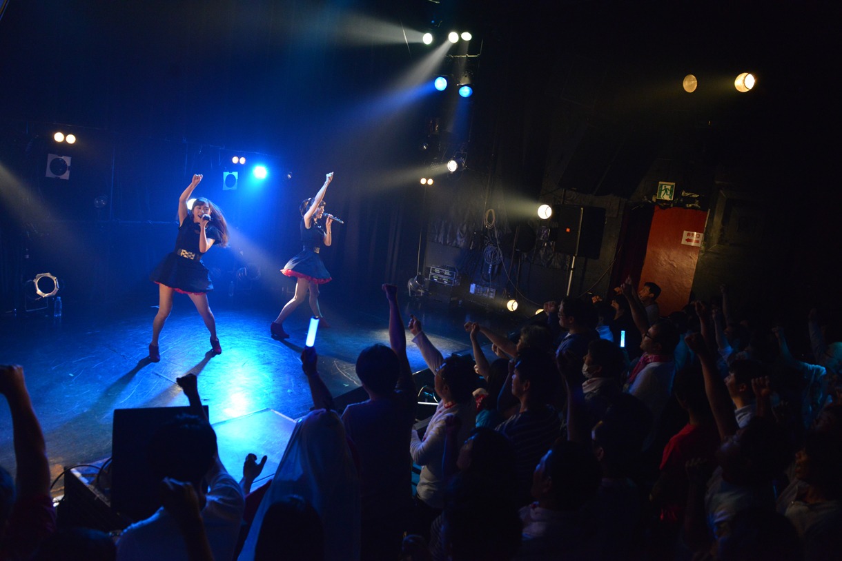 「TOKYO ARUARU LIVE Vol.9」のGALETTeのライブの様子。