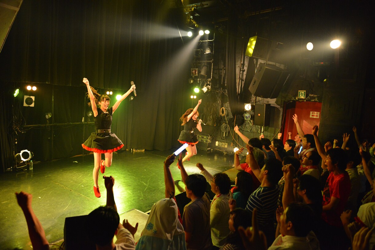 「TOKYO ARUARU LIVE Vol.9」のGALETTeのライブの様子。