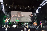 「JAPAN JAM BEACH 2015」でパフォーマンスするヒステリックパニック。