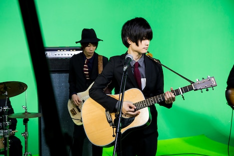 YouTube Space Tokyoのスタジオで行われた「からくりピエロ」MV撮影の様子。