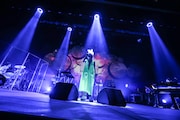 「Salyu Tour 2015 Android & Human Being」電力ホール公演の様子。(Photo by Taku Fujii)