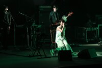 「Salyu Tour 2015 Android & Human Being」電力ホール公演の様子。（Photo by Taku Fujii）