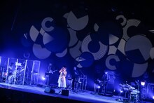 「Salyu Tour 2015 Android & Human Being」電力ホール公演の様子。（Photo by Taku Fujii）