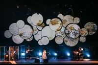 「Salyu Tour 2015 Android & Human Being」電力ホール公演の様子。（Photo by Taku Fujii）