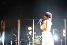 「Salyu Tour 2015 Android & Human Being」電力ホール公演の様子。（Photo by Taku Fujii）