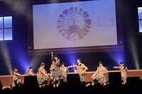 転入生を迎え、12人体制でパフォーマンスを行うさくら学院。