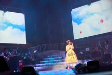 「花澤香菜 live 2015 "Blue Avenue"」東京・日本武道館公演の様子。