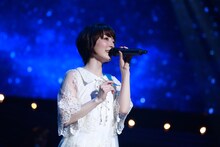 「花澤香菜 live 2015 "Blue Avenue"」東京・日本武道館公演の様子。