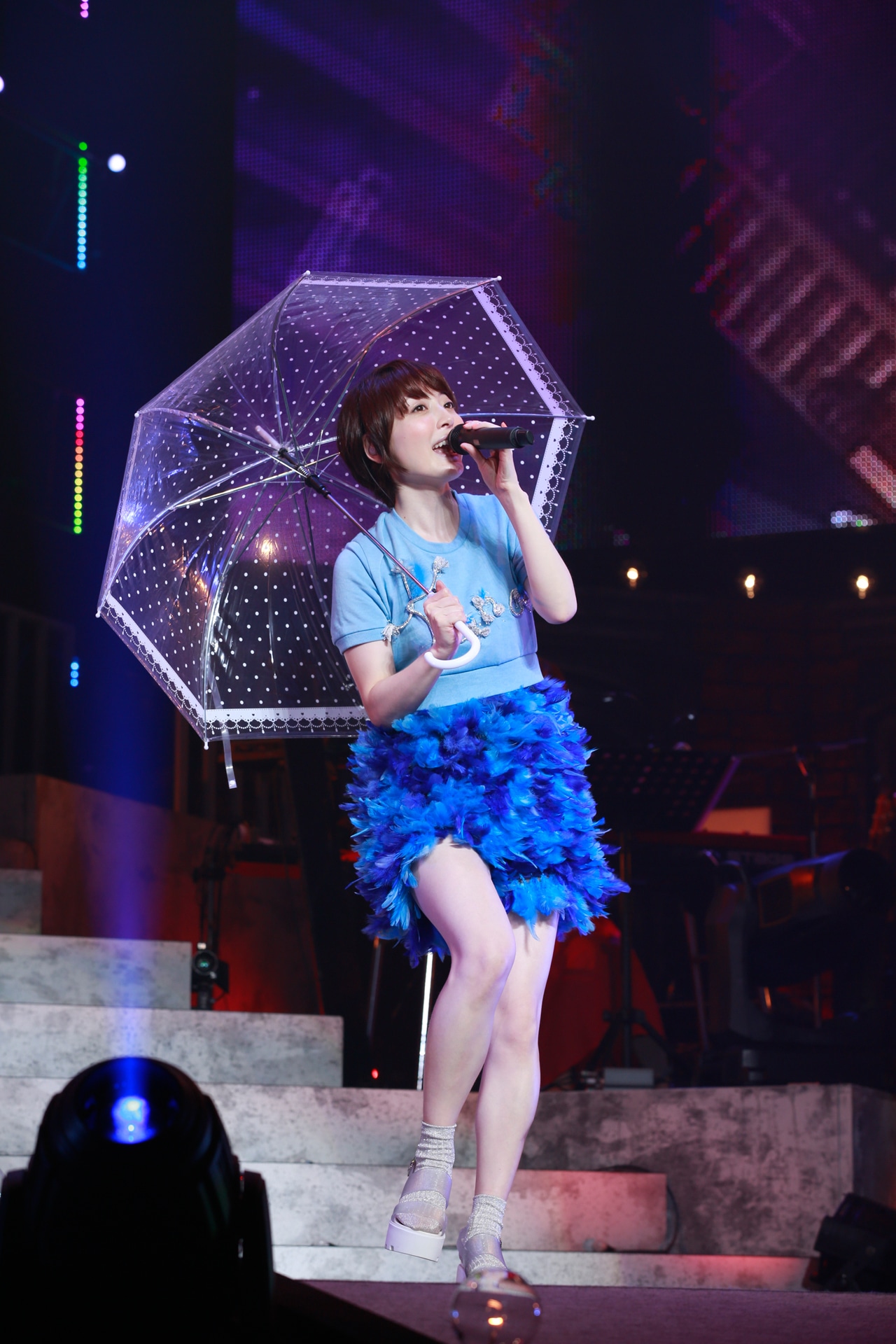 「花澤香菜 live 2015 "Blue Avenue"」東京・日本武道館公演の様子。