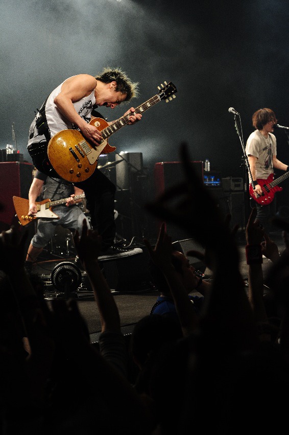 「J 2015 SPRING TOUR -ZERO-」東京・EX THEATER ROPPONGI公演の様子。