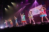 でんぱ組.inc「WWD 大冒険 TOUR 2015 ～この世界はまだ知らないことばかり～」ファイナル公演の様子。