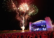 「あの夏の花火」のラストでは美しい花火が上がる演出も。（撮影：植松千波）