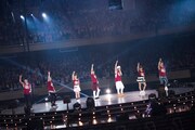 「AAA ARENA TOUR 2015 10th Anniversary -Attack All Around-」日本武道館公演の様子。