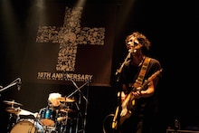 ライブ「烏兎」でのtacica。（撮影：関信行）