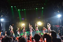 「仙石みなみ誕生日スペシャル～武士女道～」のライブパートの様子。