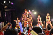 「仙石みなみ誕生日スペシャル～武士女道～」のライブパートの様子。