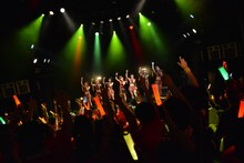 「仙石みなみ誕生日スペシャル～武士女道～」のライブパートの様子。