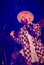 「吉田山田ツアー2015」東京・渋谷公会堂公演の様子。