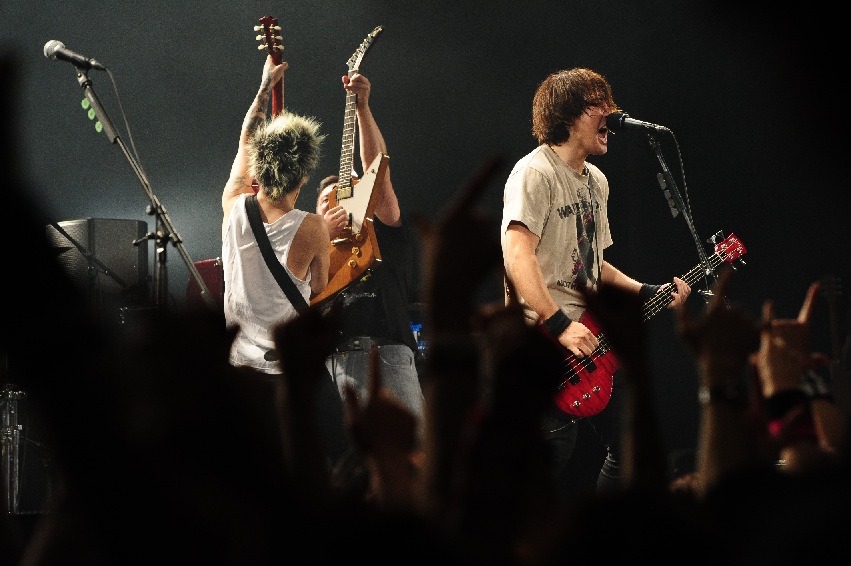 「J 2015 SPRING TOUR -ZERO-」東京・EX THEATER ROPPONGI公演の様子。