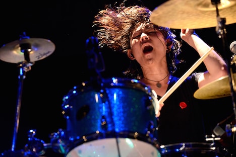 池本雄季（Dr, Cho）（撮影：半田安政[showcase]）