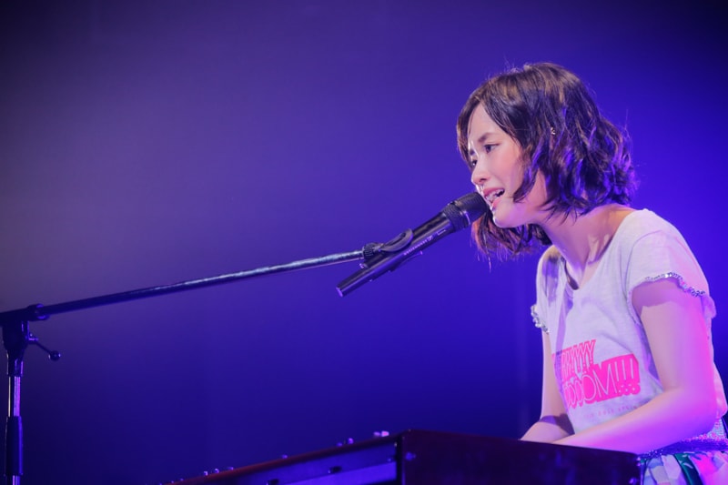 ピアノ弾き語りで「ちっぽけな愛のうた」を歌う大原櫻子。 （撮影：竹中圭樹）