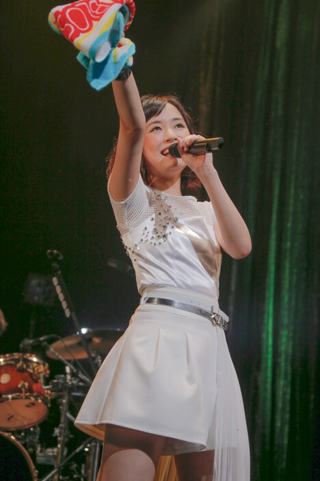 「大原櫻子 1st TOUR 2015 SPRING～CHERRYYYY BLOSSOOOOM!!!～」の様子。 （撮影：竹中圭樹）