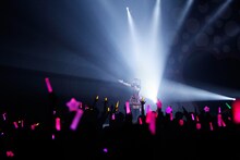 「春奈るなLIVE 2015 “Candy Lips”」東京・メルパルクホール公演の様子。