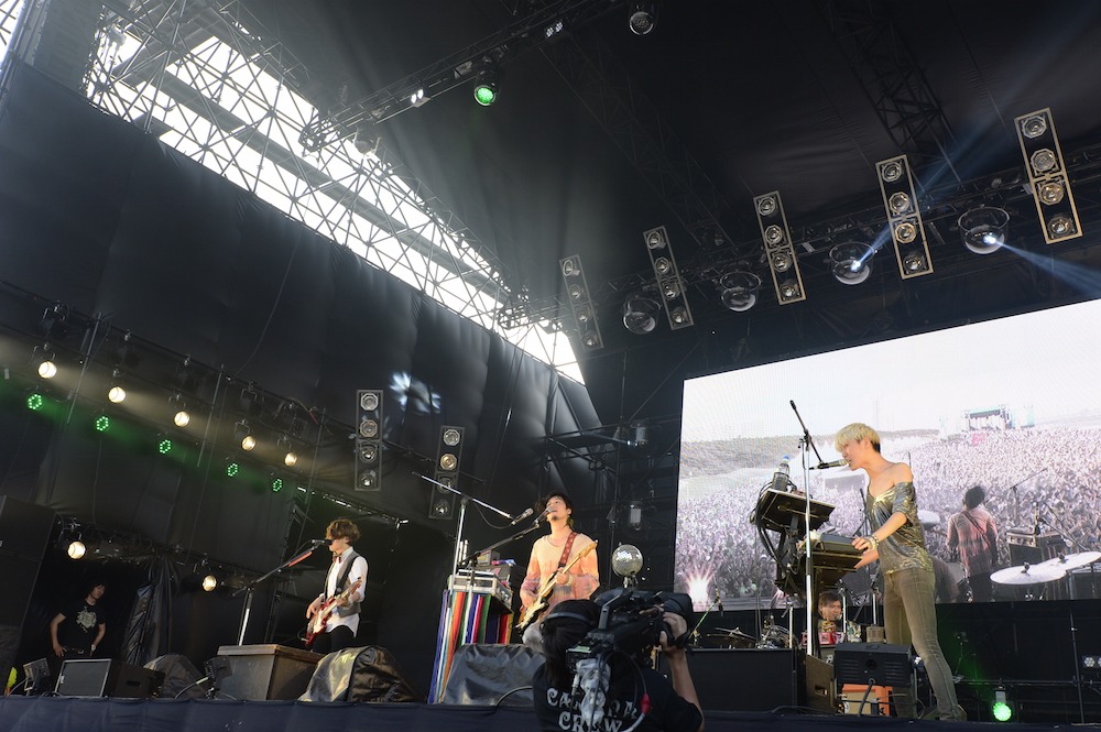 the telephones